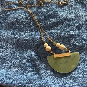 Chic Green and Gold Pendant Necklace